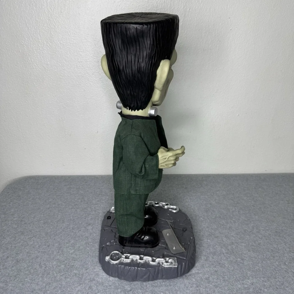 Gemmy Universal Studios Big Head Frankenstein‎ Sings Dancing Monster Mash